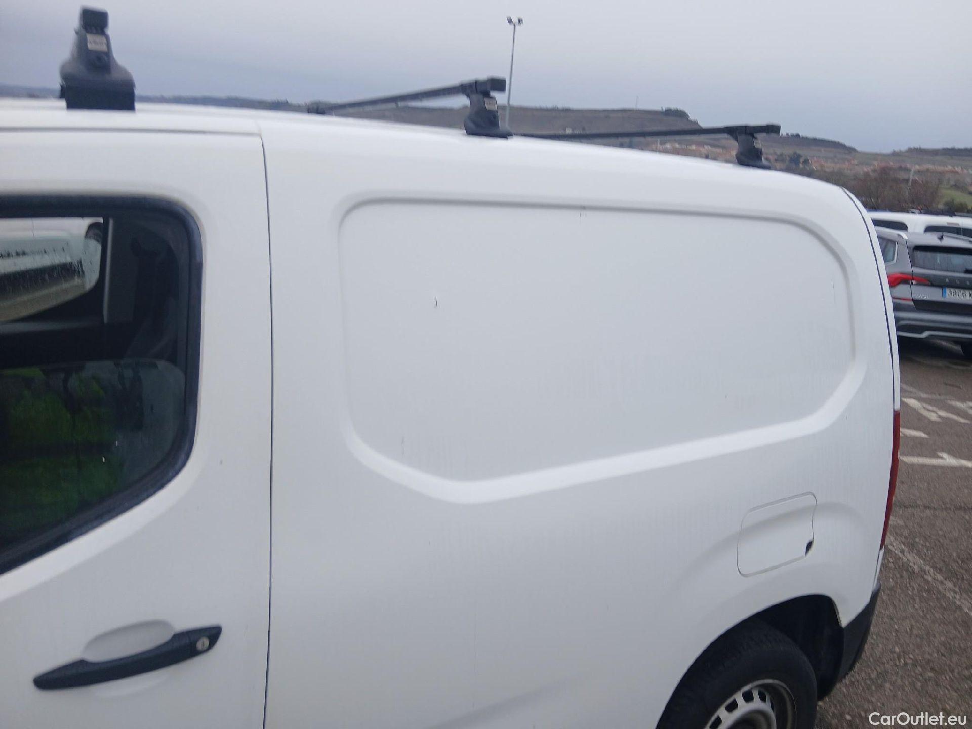  Peugeot  Partner PEUGEOT  / 2018 / 4P / furgón derivado de turismo Premium Standard 600kg BlueHDi 73kW (AC) #40