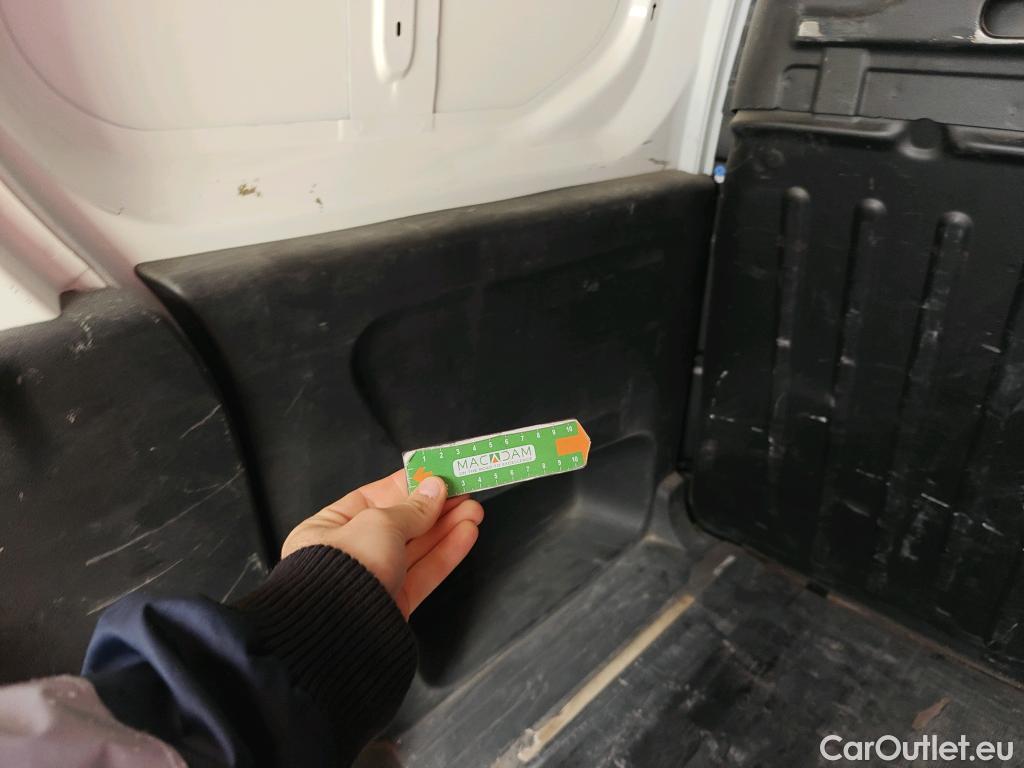  Peugeot  Partner PEUGEOT  / 2018 / 3P / furgón derivado de turismo Pro Standard 600kg BlueHDi 73kW (AC) #74