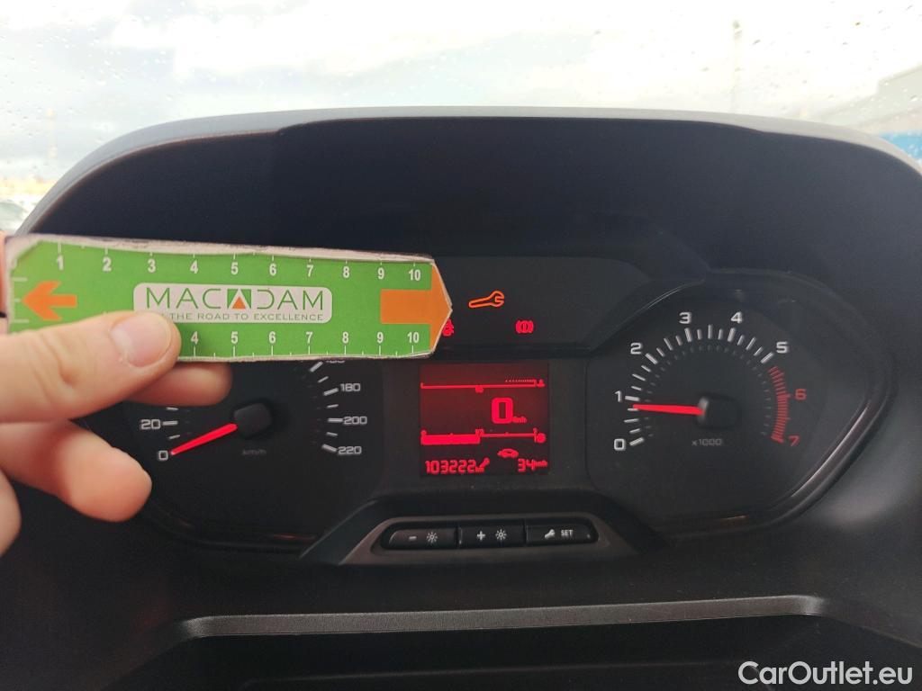  Peugeot  Partner PEUGEOT  / 2018 / 3P / furgón derivado de turismo Pro Standard 600kg BlueHDi 73kW (AC) #84