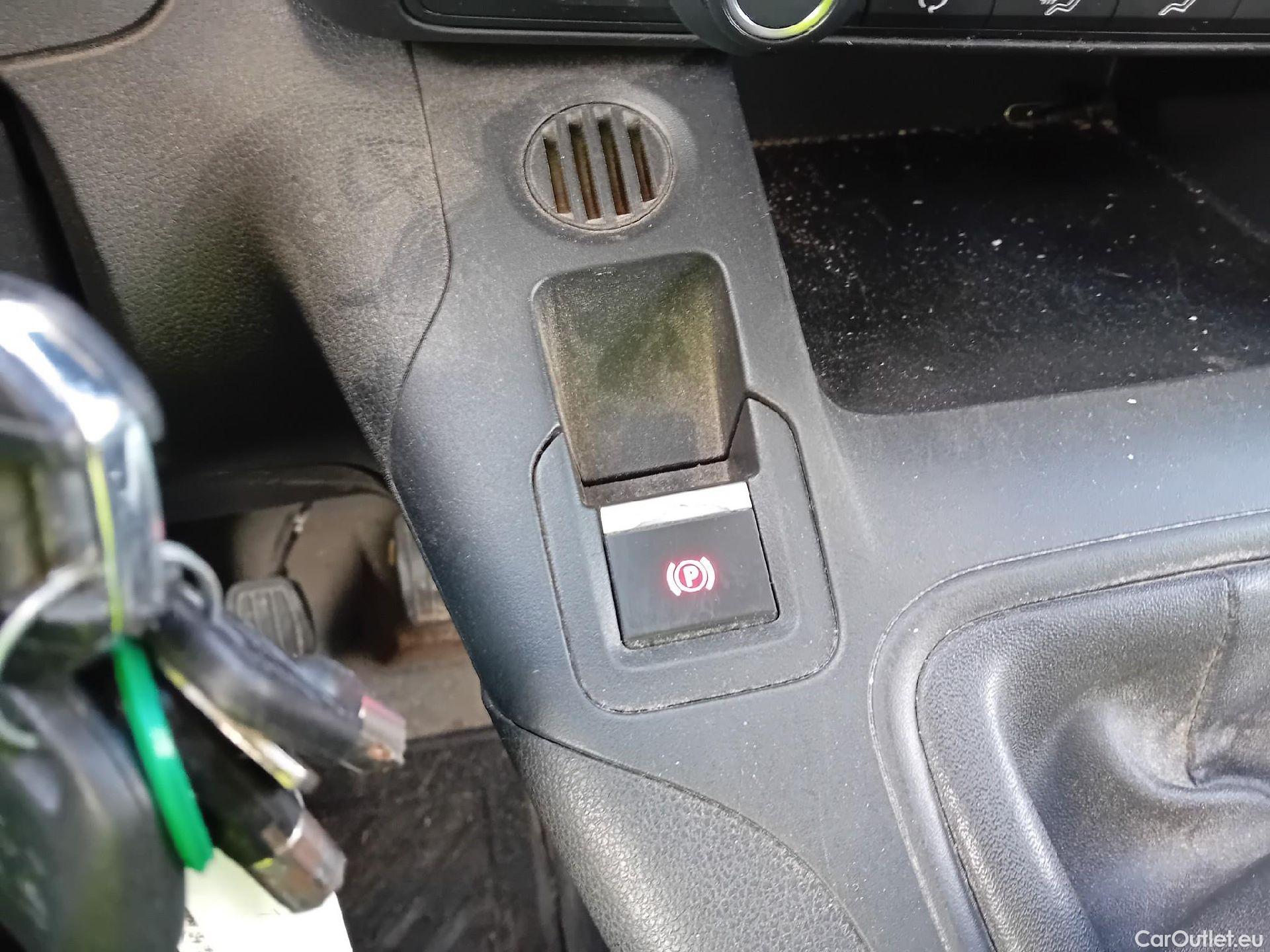  Peugeot  Partner PEUGEOT  / 2018 / 4P / furgón derivado de turismo Premium Standard 600kg BlueHDi 73kW (AC) #40