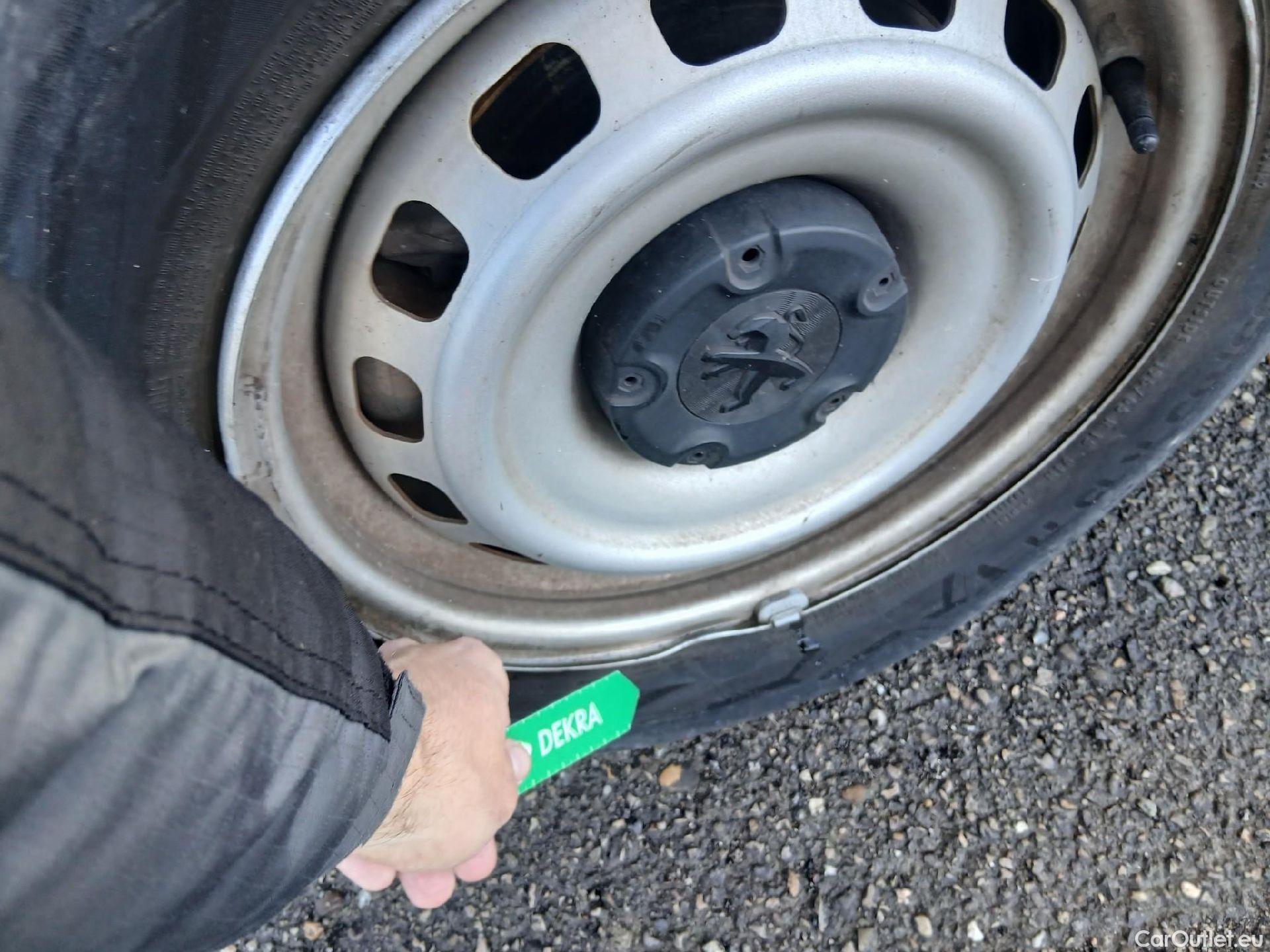  Peugeot  Partner PEUGEOT  / 2018 / 3P / furgón derivado de turismo Pro Standard 600kg BlueHDi 73kW (CX) #22