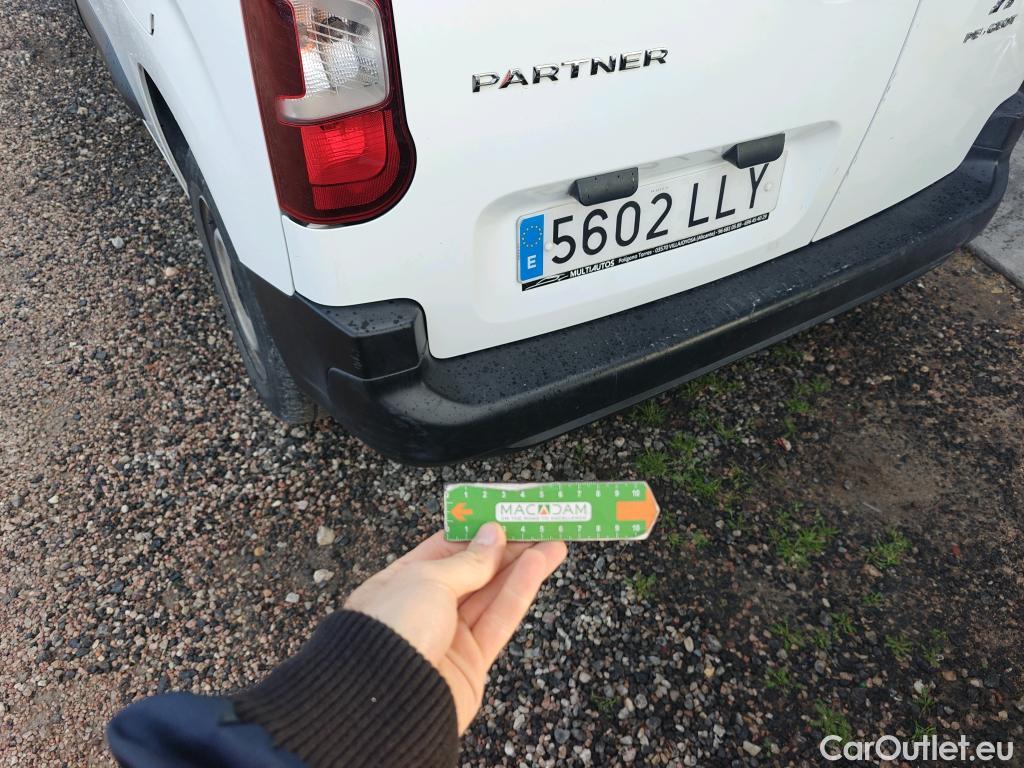  Peugeot  Partner PEUGEOT  / 2018 / 3P / furgón derivado de turismo Pro Standard 600kg BlueHDi 73kW (AC) #60