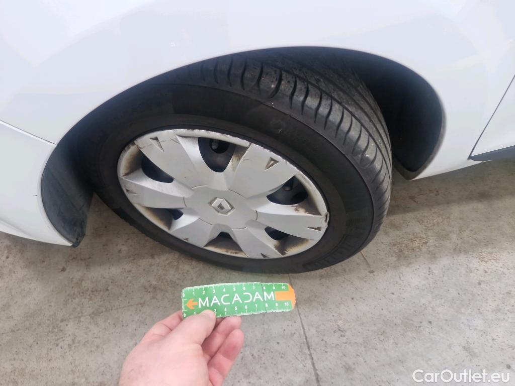  Renault  Clio  IV Air MediaNav 1.5 dCi 75CV BVM5 E6 #82