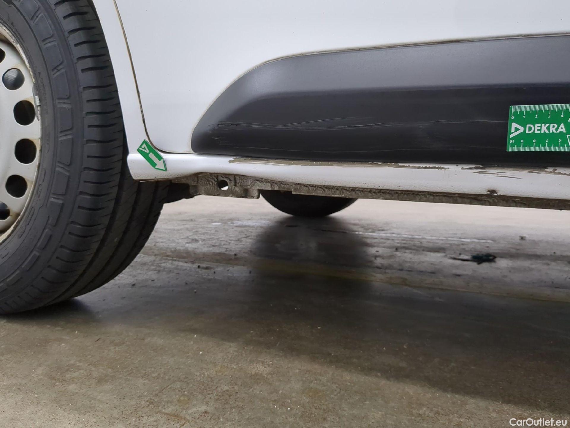  Peugeot  Expert  Fourgon Premium L1 1.5 HDi 100CV BVM6 E6d #24