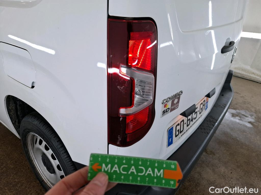  Opel  Combo OPEL  / 2018 / 4P / Fourgonnette 1.5 diesel 100chL1H1/augmen CARGO PACK C #31