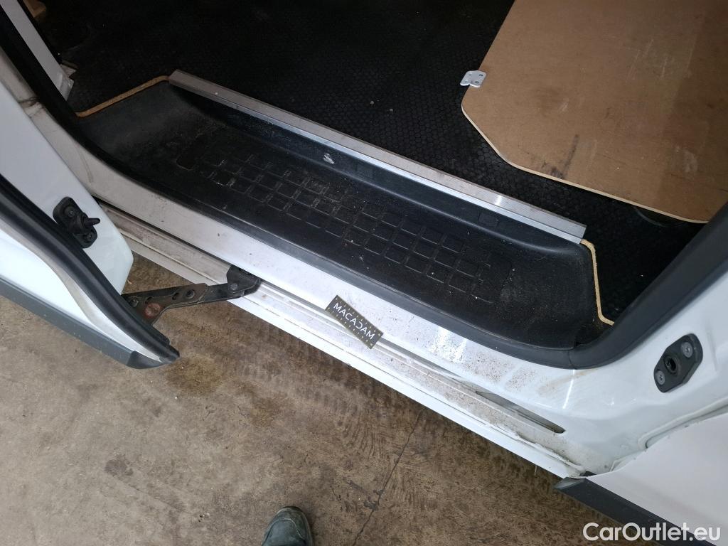  Peugeot  Expert  Fourgon Asphalt L2 2.0 HDi 120CV BVM6 E6dT #38