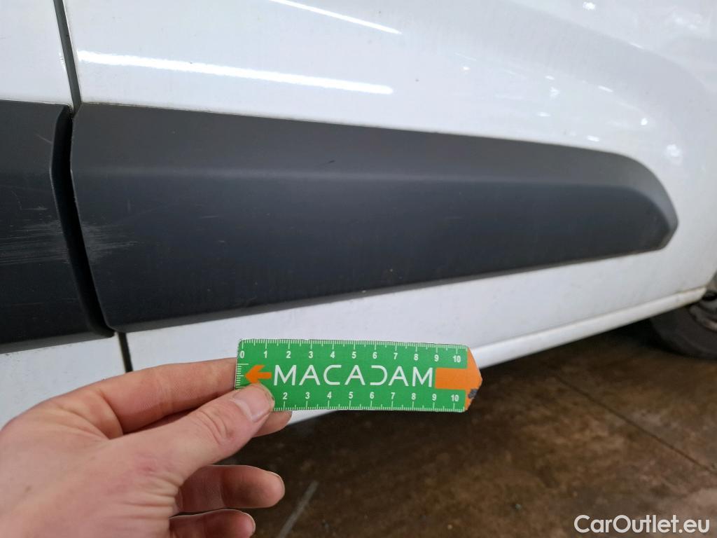  Opel  Combo OPEL  / 2018 / 4P / Fourgonnette 1.5 diesel 100chL1H1/augmen CARGO PACK C #26