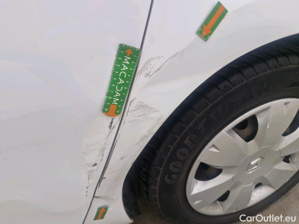  Renault  Clio  IV Air MediaNav 1.5 dCi 75CV BVM5 E6 #16