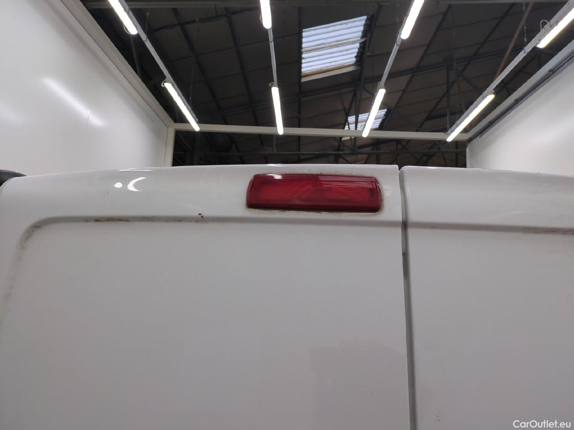  Renault  Trafic  III Fourgon L2H1 1200 Confort 1.6 dCi 120CV BVM6 E6 #96