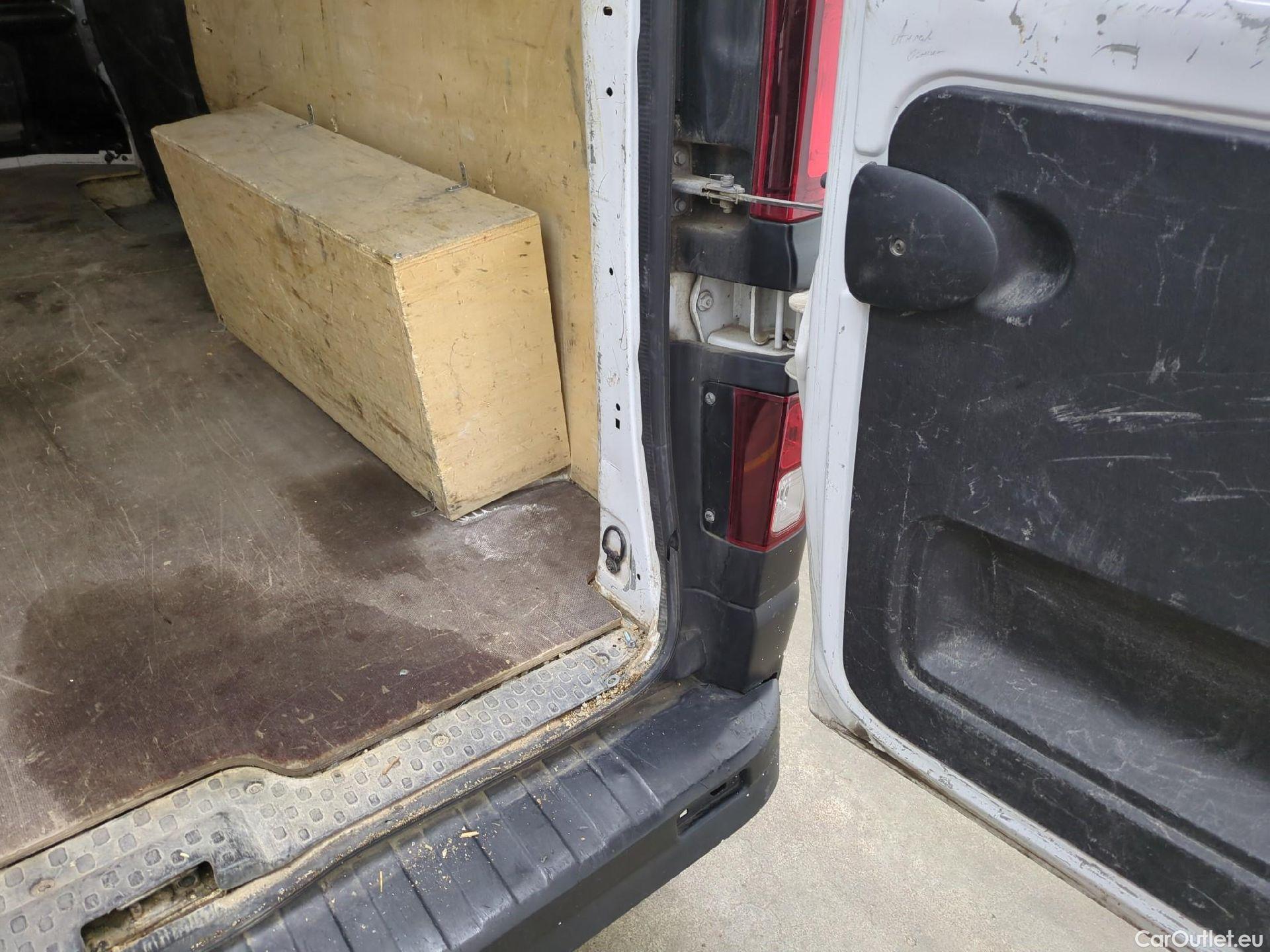  Renault  Trafic  III Fourgon L2H1 1200 Confort 1.6 dCi 120CV BVM6 E6 #72