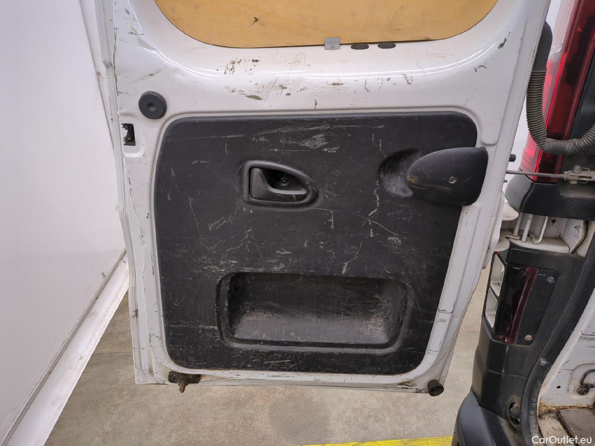  Renault  Trafic  III Fourgon L2H1 1200 Confort 1.6 dCi 120CV BVM6 E6 #20