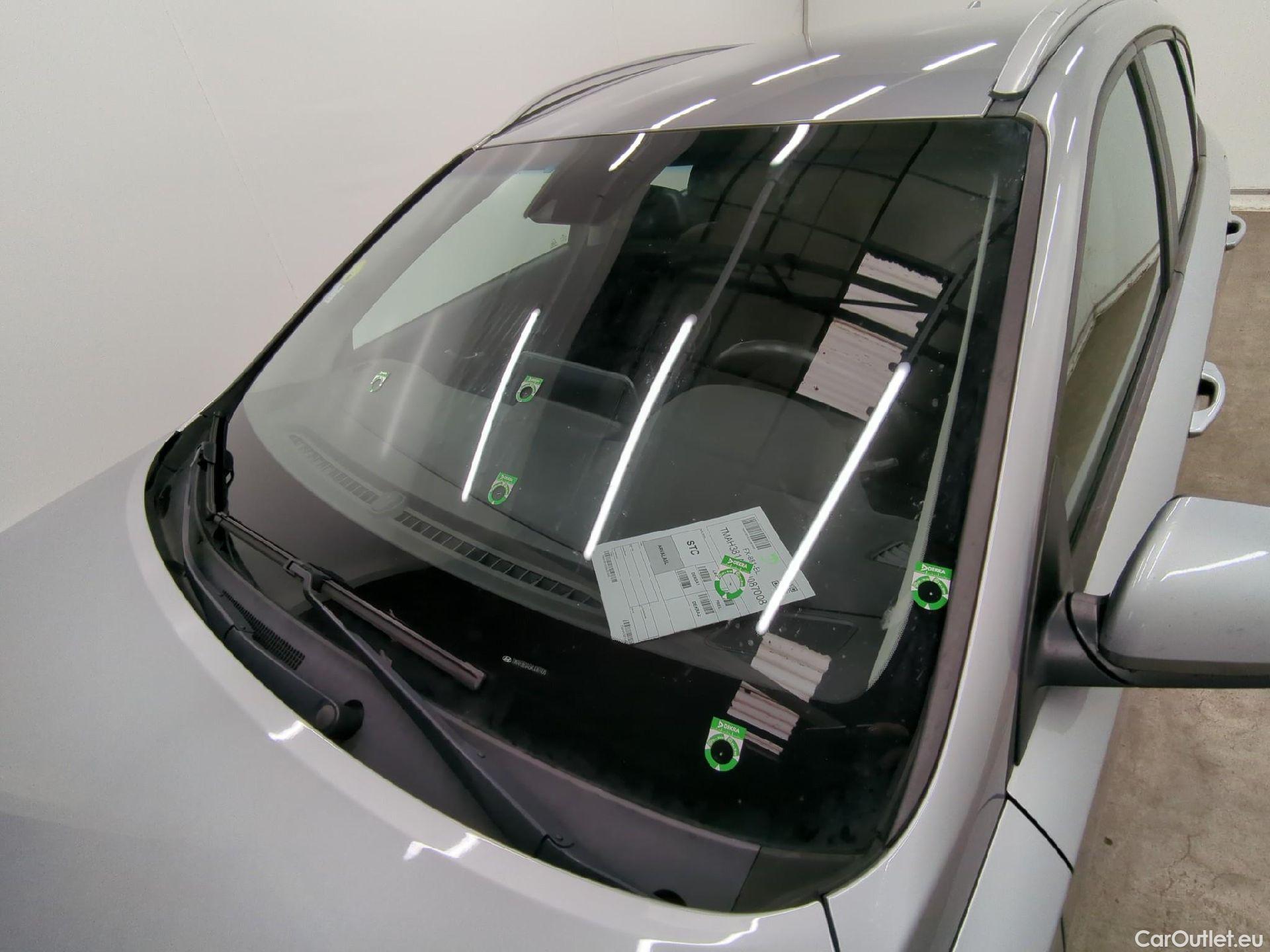  Hyundai  i30  cw Business 1.6 CRDi 115CV BVA7 E6d #35