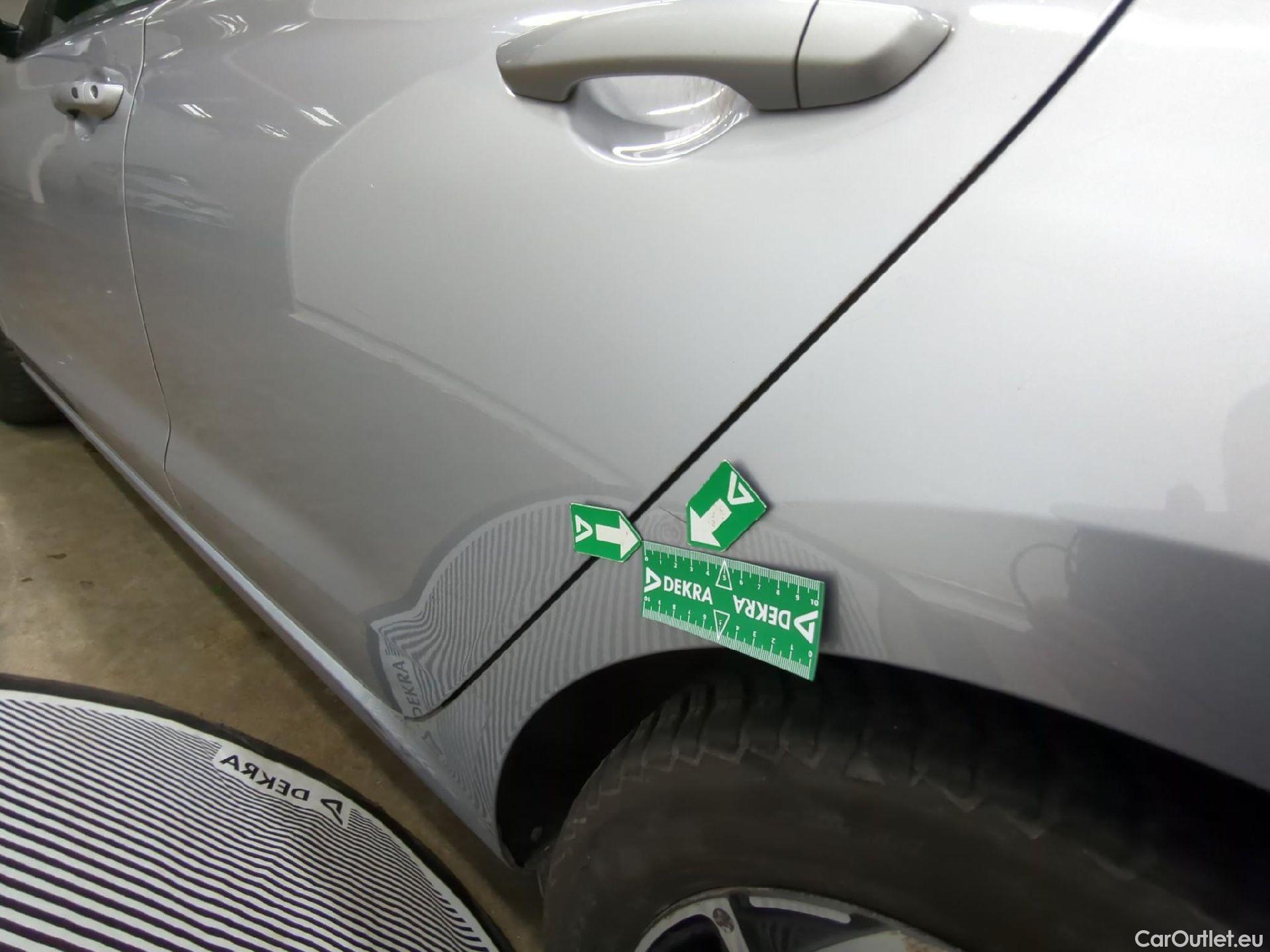  Hyundai  i30  cw Business 1.6 CRDi 115CV BVA7 E6d #40