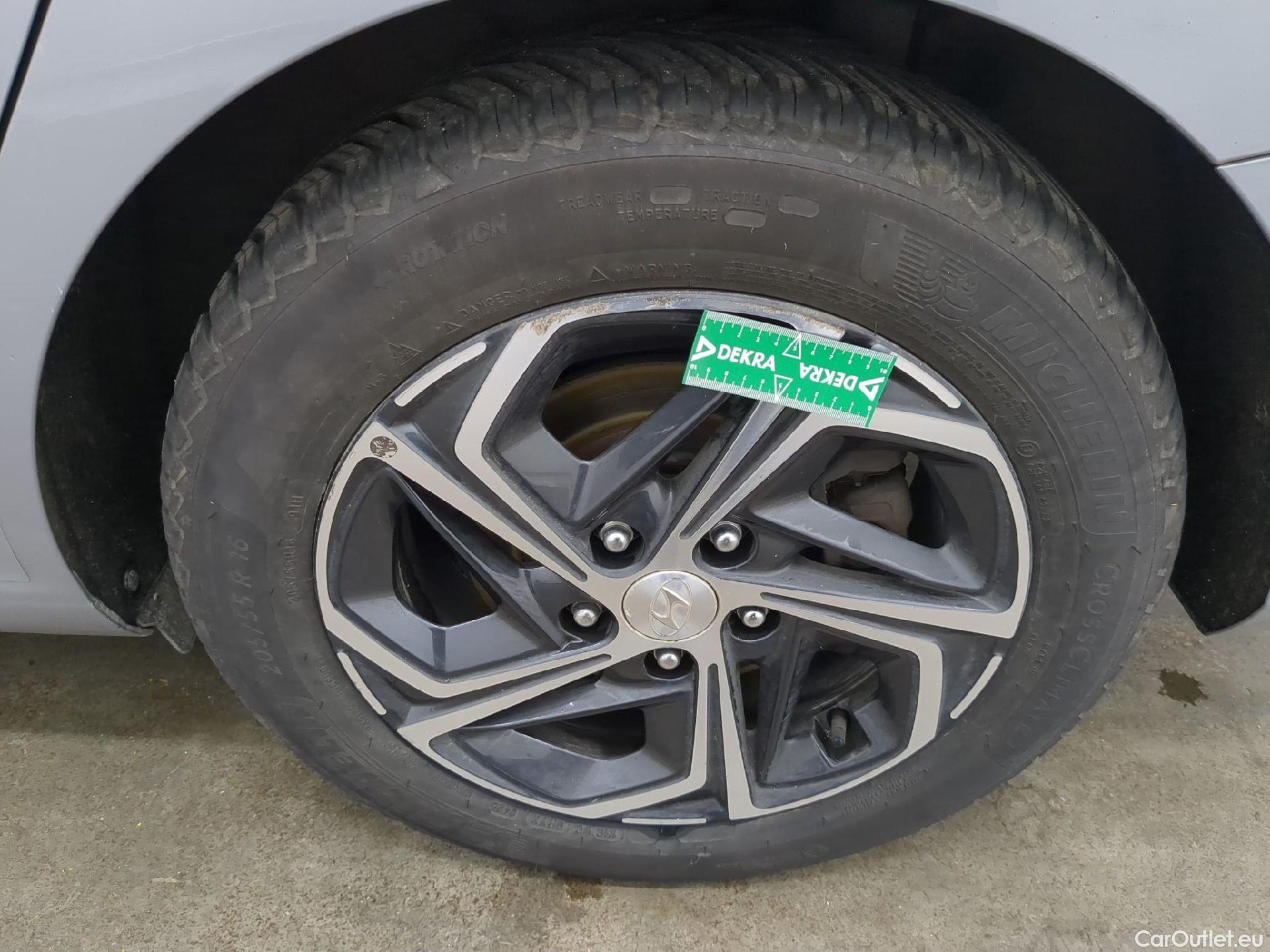  Hyundai  i30  cw Business 1.6 CRDi 115CV BVA7 E6d #15