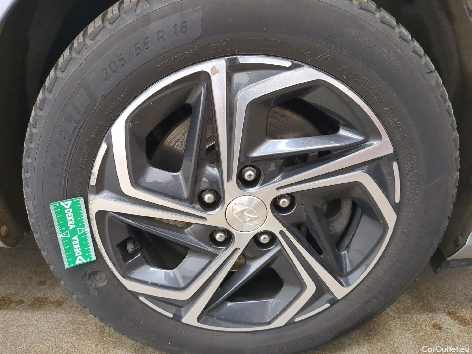  Hyundai  i30  cw Business 1.6 CRDi 115CV BVA7 E6d #9