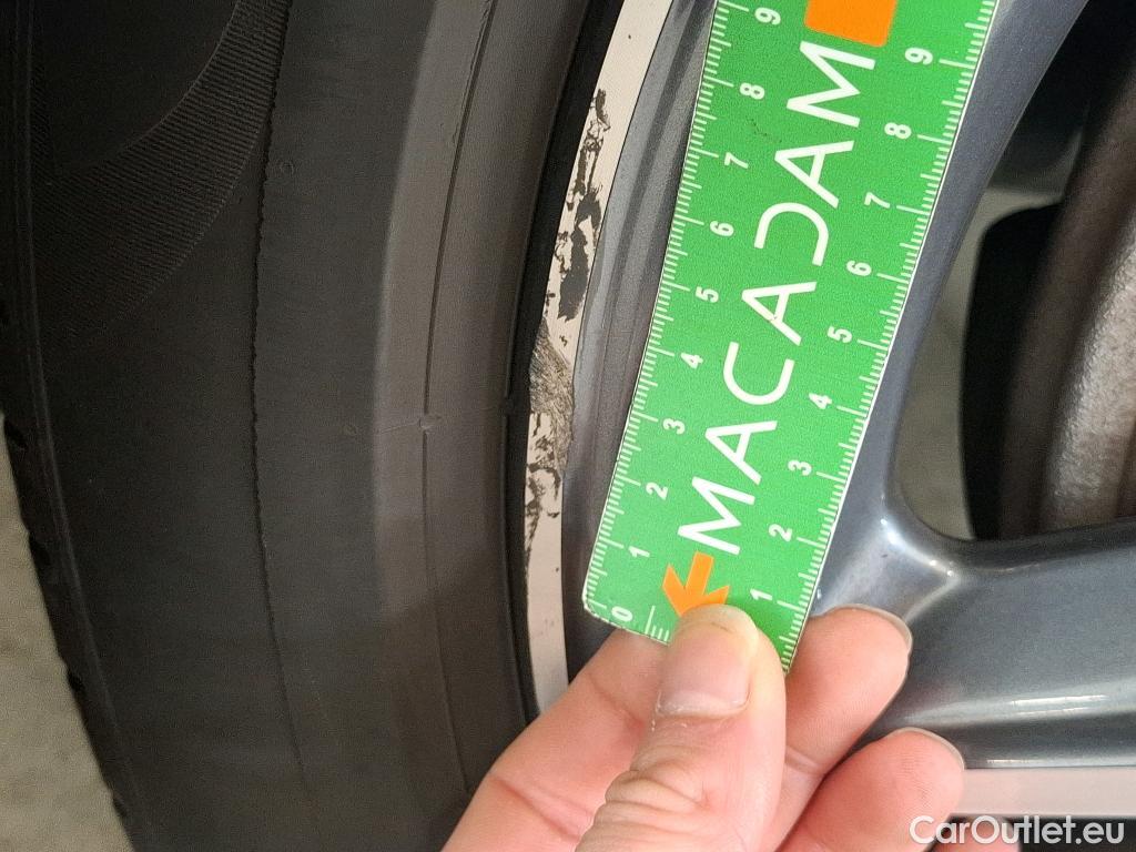  Mercedes  GLB MERCEDES-BENZ  / 2019 / 5P / SUV  200 d AMG Line #9