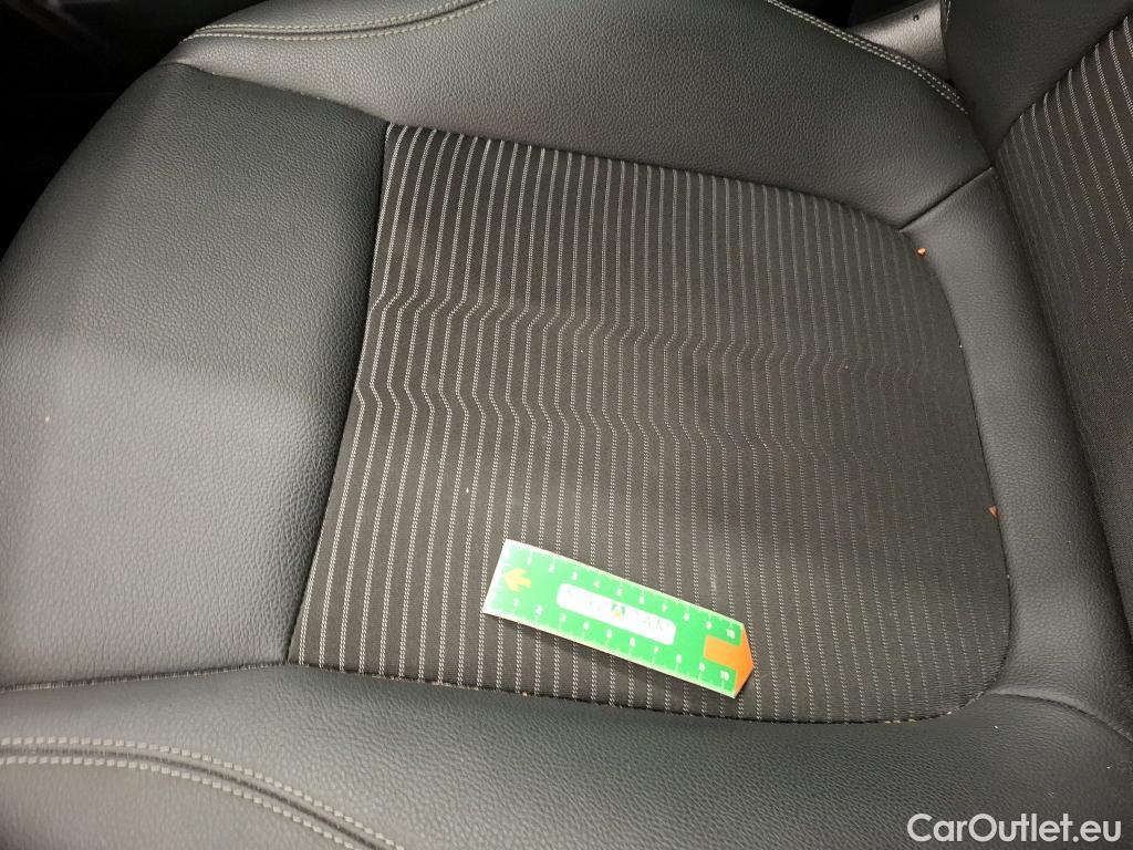  Mercedes  GLA MERCEDES-BENZ  / 2020 / 5P / SUV 1.3  200 BUSINESS LINE DCT #11