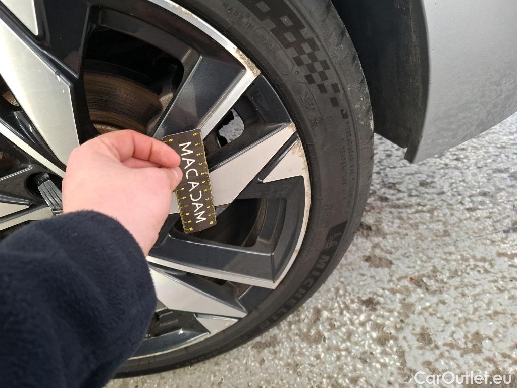  Peugeot  308  Allure 1.5 HDi 130CV BVA8 E6d #15