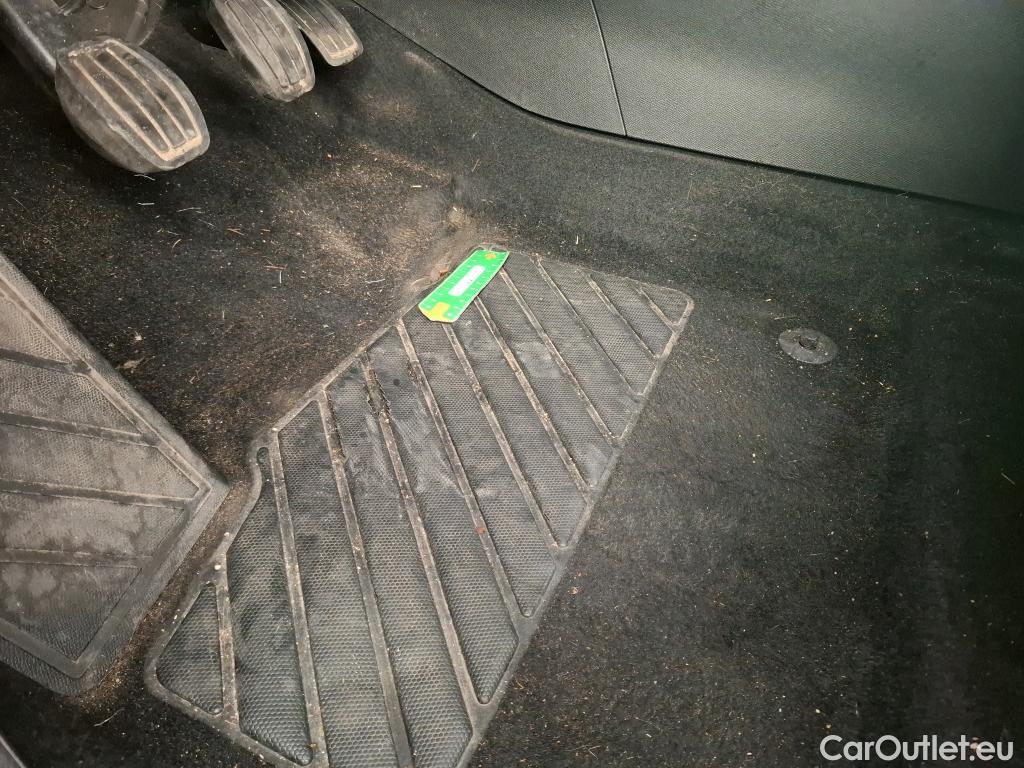  Peugeot  5008  Active Pack 1.2 PureTech 130CV BVM6 7 Sieges E6d #17