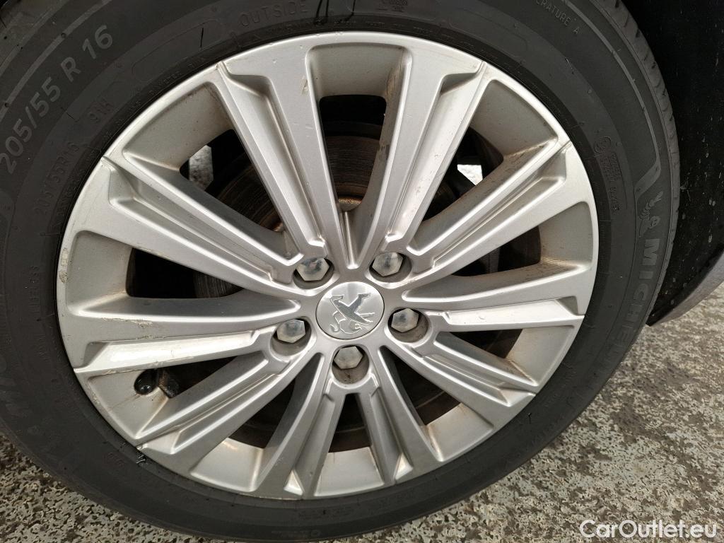  Peugeot  308 PEUGEOT  / 2017 / 5P / Berline Puretech 130 S&S EAT8 Allure #14