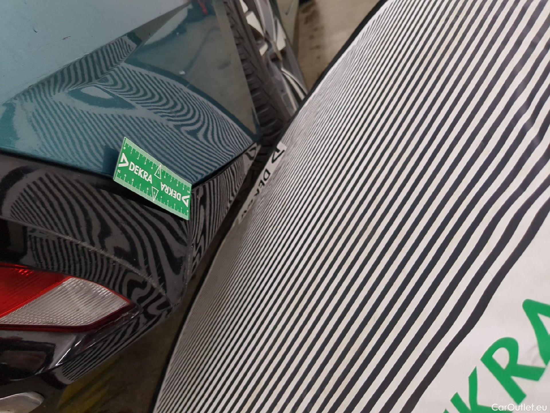  Peugeot  308 PEUGEOT  SW / 2021 / 5P / Break BlueHDi 130 EAT8 ALLURE #32