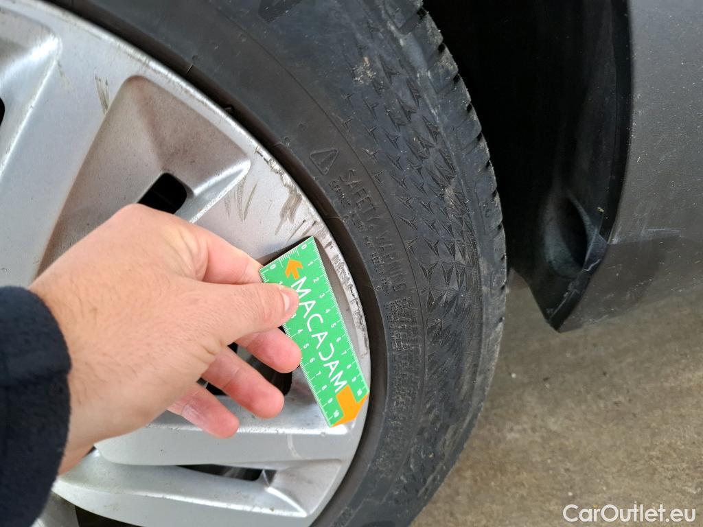  Peugeot  308 PEUGEOT  SW / 2017 / 5P / Break BlueHDi 130 EAT8 S&S ACTIVE BUSINESS #14