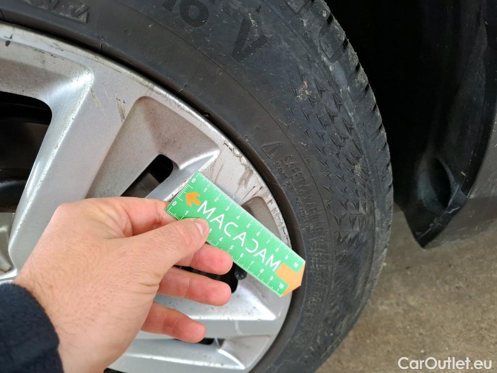  Peugeot  308 PEUGEOT  SW / 2017 / 5P / Break BlueHDi 130 EAT8 S&S ACTIVE BUSINESS #15