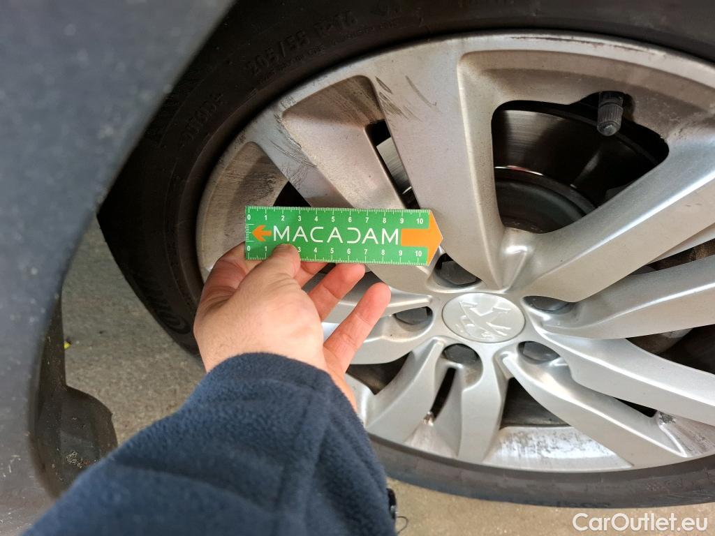  Peugeot  308 PEUGEOT  SW / 2017 / 5P / Break BlueHDi 130 EAT8 S&S ACTIVE BUSINESS #9