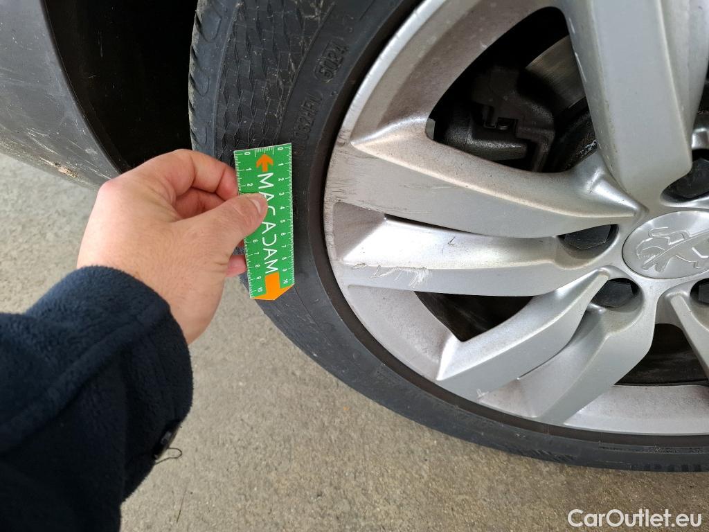  Peugeot  308 PEUGEOT  SW / 2017 / 5P / Break BlueHDi 130 EAT8 S&S ACTIVE BUSINESS #17