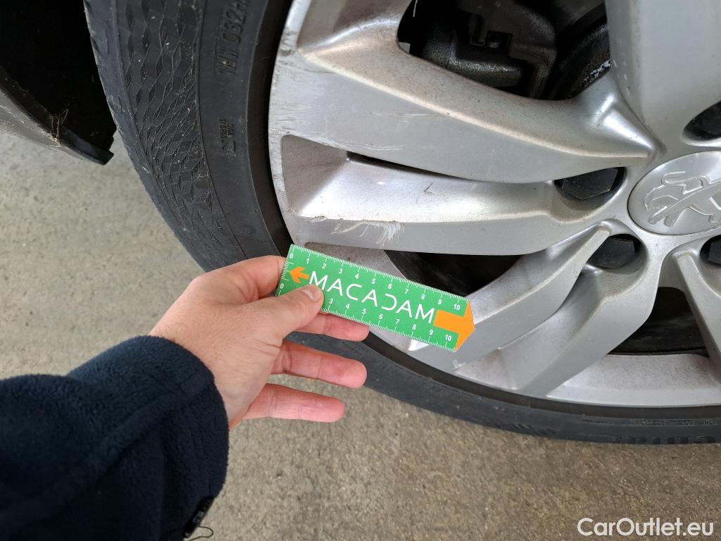  Peugeot  308 PEUGEOT  SW / 2017 / 5P / Break BlueHDi 130 EAT8 S&S ACTIVE BUSINESS #16