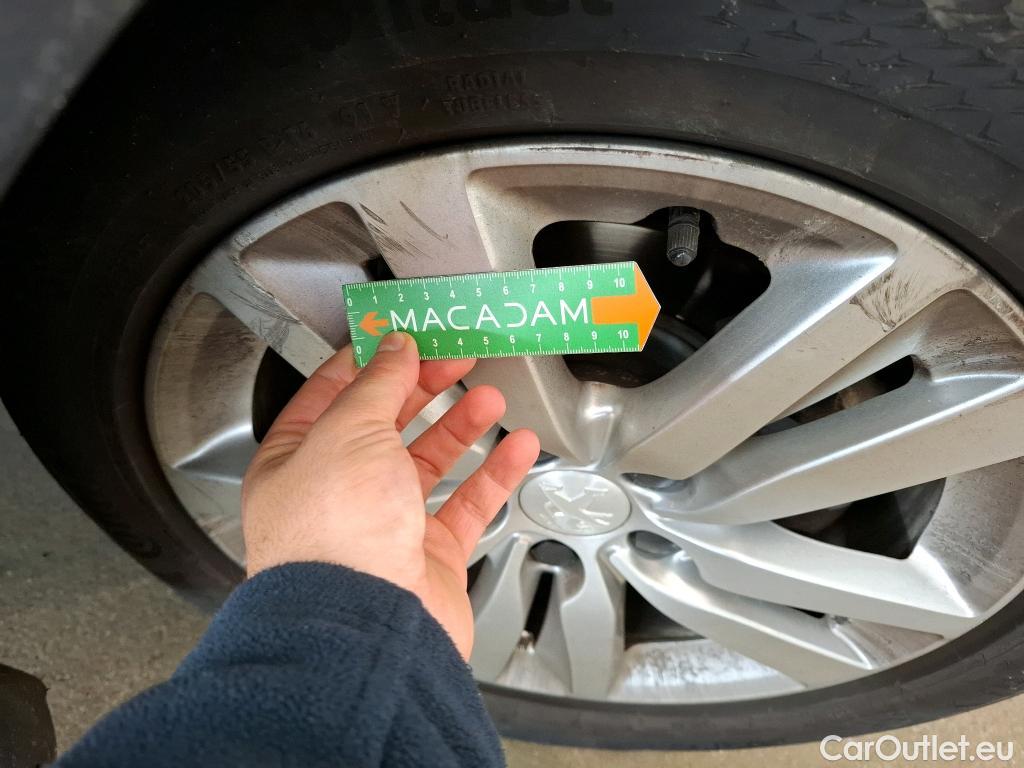  Peugeot  308 PEUGEOT  SW / 2017 / 5P / Break BlueHDi 130 EAT8 S&S ACTIVE BUSINESS #8