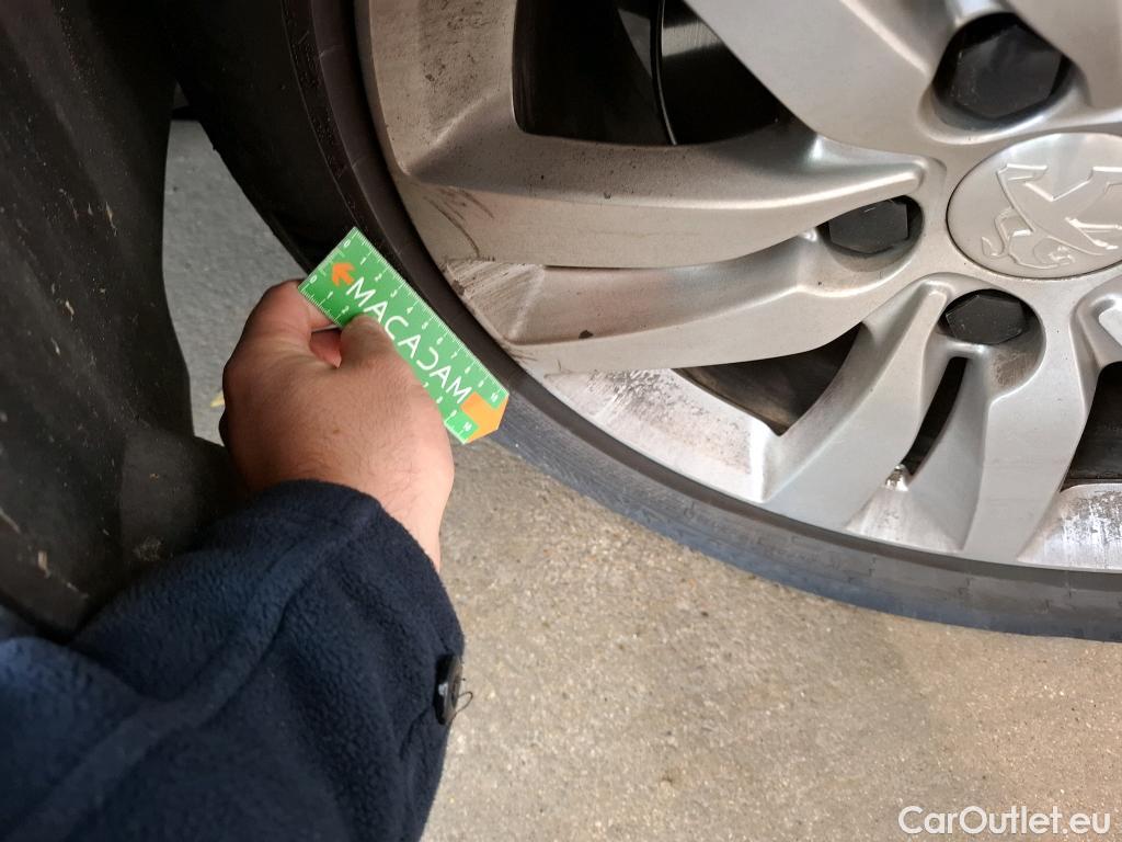  Peugeot  308 PEUGEOT  SW / 2017 / 5P / Break BlueHDi 130 EAT8 S&S ACTIVE BUSINESS #11