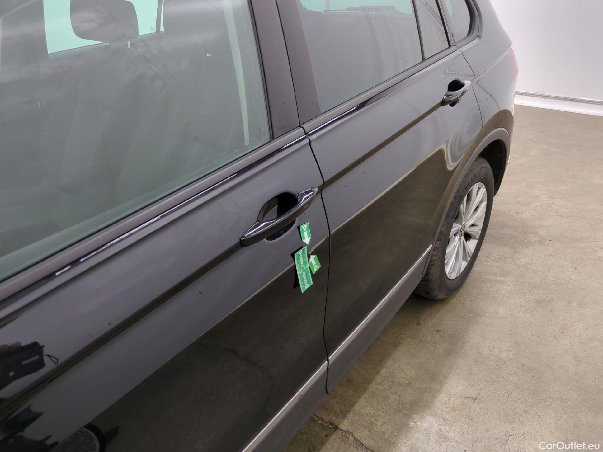  Volkswagen  Tiguan VOLKSWAGEN  / 2020 / 5P / SUV 2.0 TDI 150 DSG7 LIFE PLUS #29