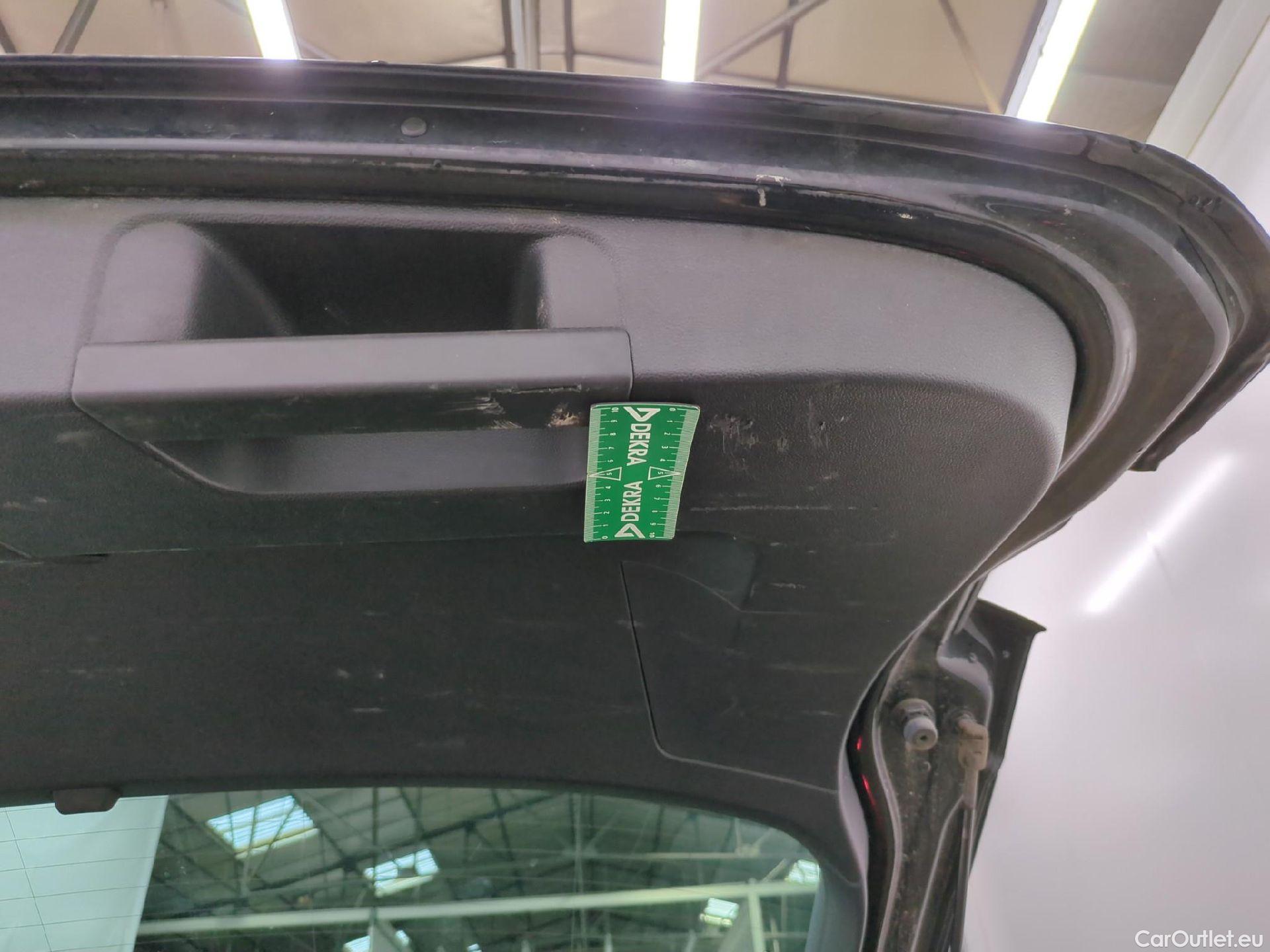  Volkswagen  Tiguan VOLKSWAGEN  / 2020 / 5P / SUV 2.0 TDI 150 DSG7 LIFE PLUS #8