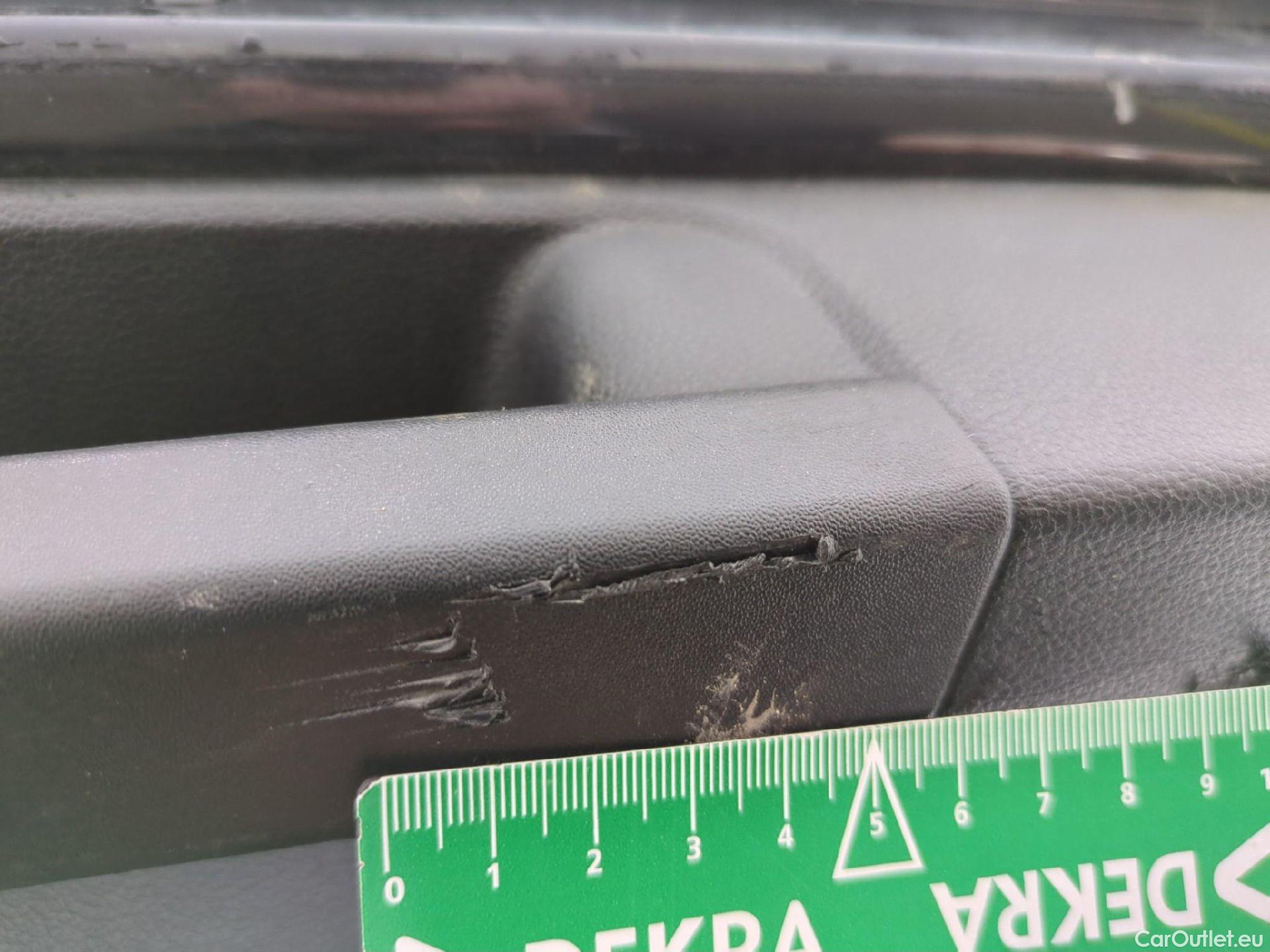  Volkswagen  Tiguan VOLKSWAGEN  / 2020 / 5P / SUV 2.0 TDI 150 DSG7 LIFE PLUS #9