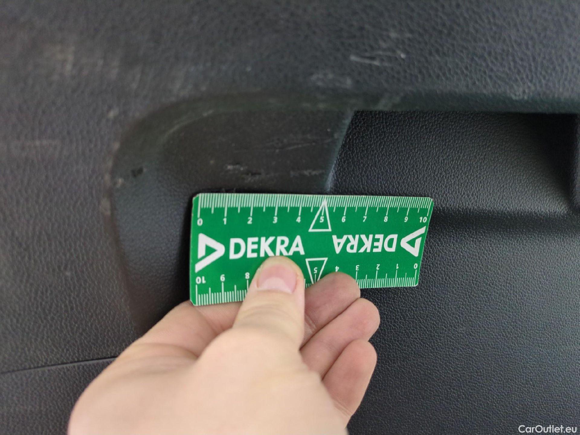  Volkswagen  Tiguan VOLKSWAGEN  / 2020 / 5P / SUV 2.0 TDI 150 DSG7 LIFE PLUS #13