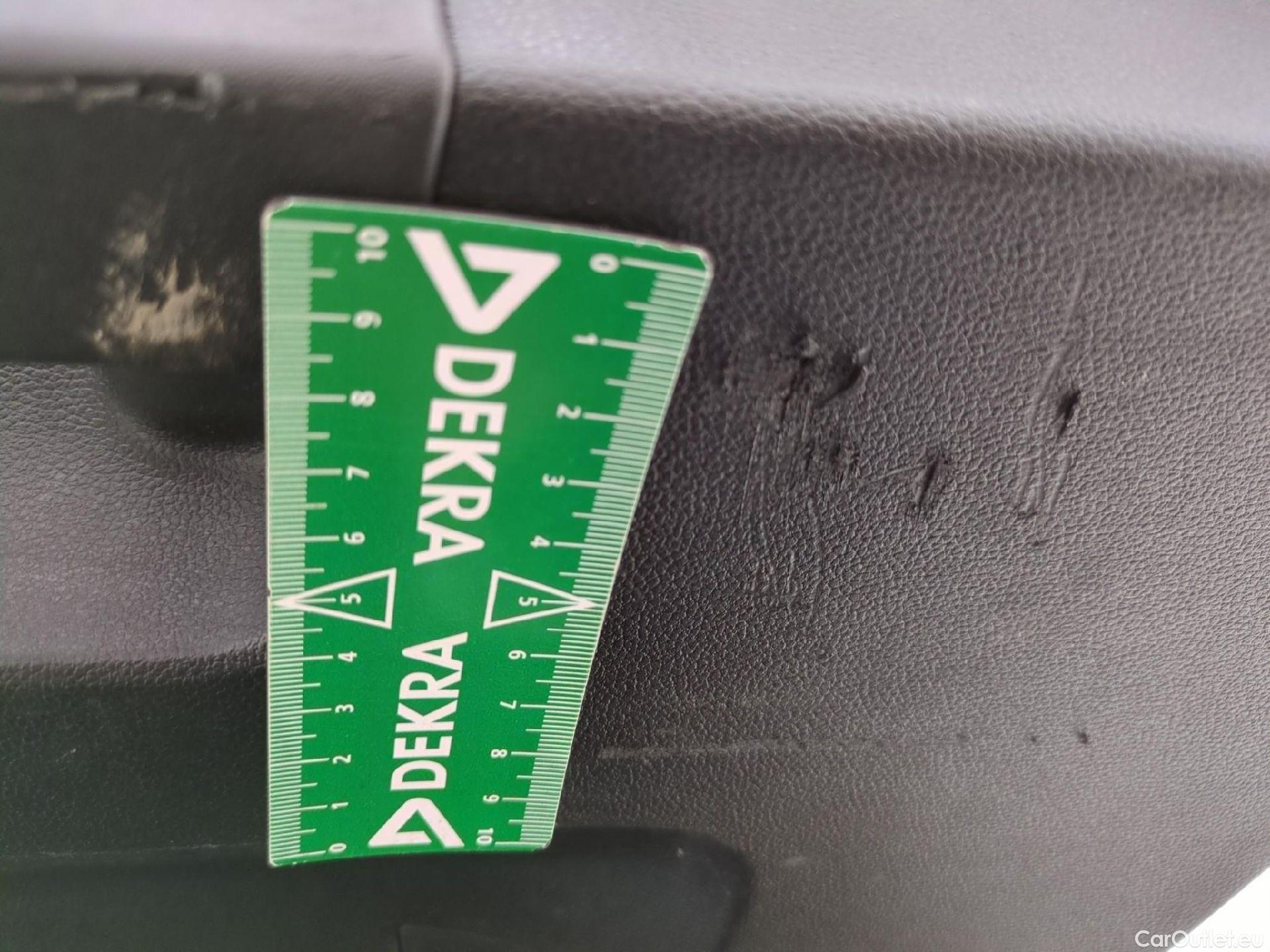  Volkswagen  Tiguan VOLKSWAGEN  / 2020 / 5P / SUV 2.0 TDI 150 DSG7 LIFE PLUS #12