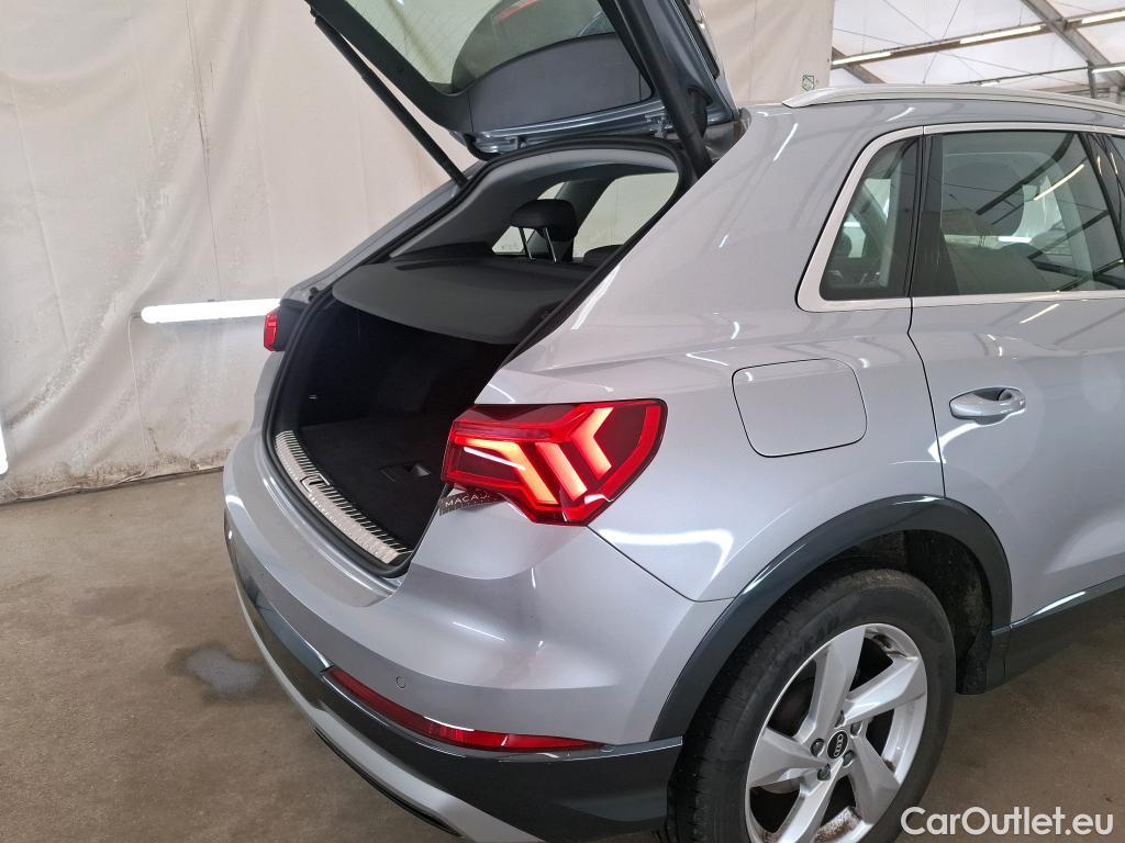  Audi  Q3 AUDI  / 2018 / 5P / SUV 35 TFSI 150 MHEV S TRONIC DESIGN LUXE #8