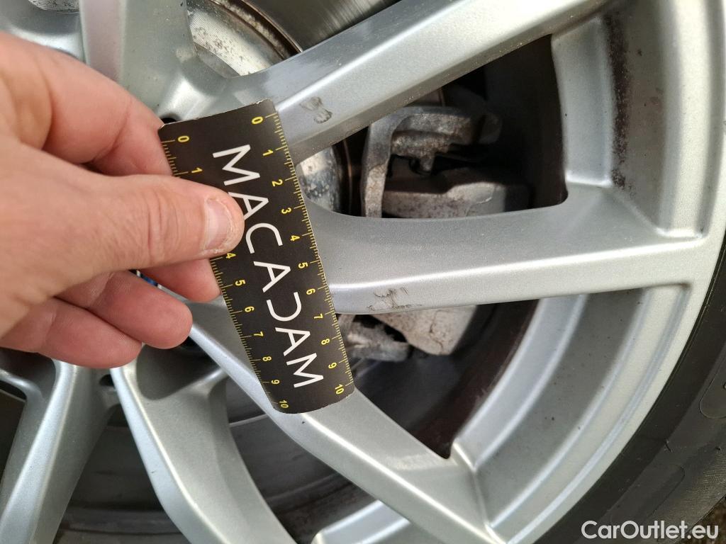  Bmw  Serie 3 BMW Série 3 Touring / 2022 / 5P / Break 320e 204ch Business Design BVA8 Hybride #9