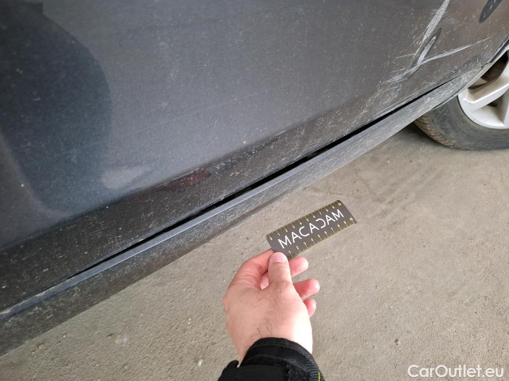  Land Rover  Discovery  Sport 20 TD4 180 AUTO 4WD HSE / Compteur en miles / 104 000 KMS #46