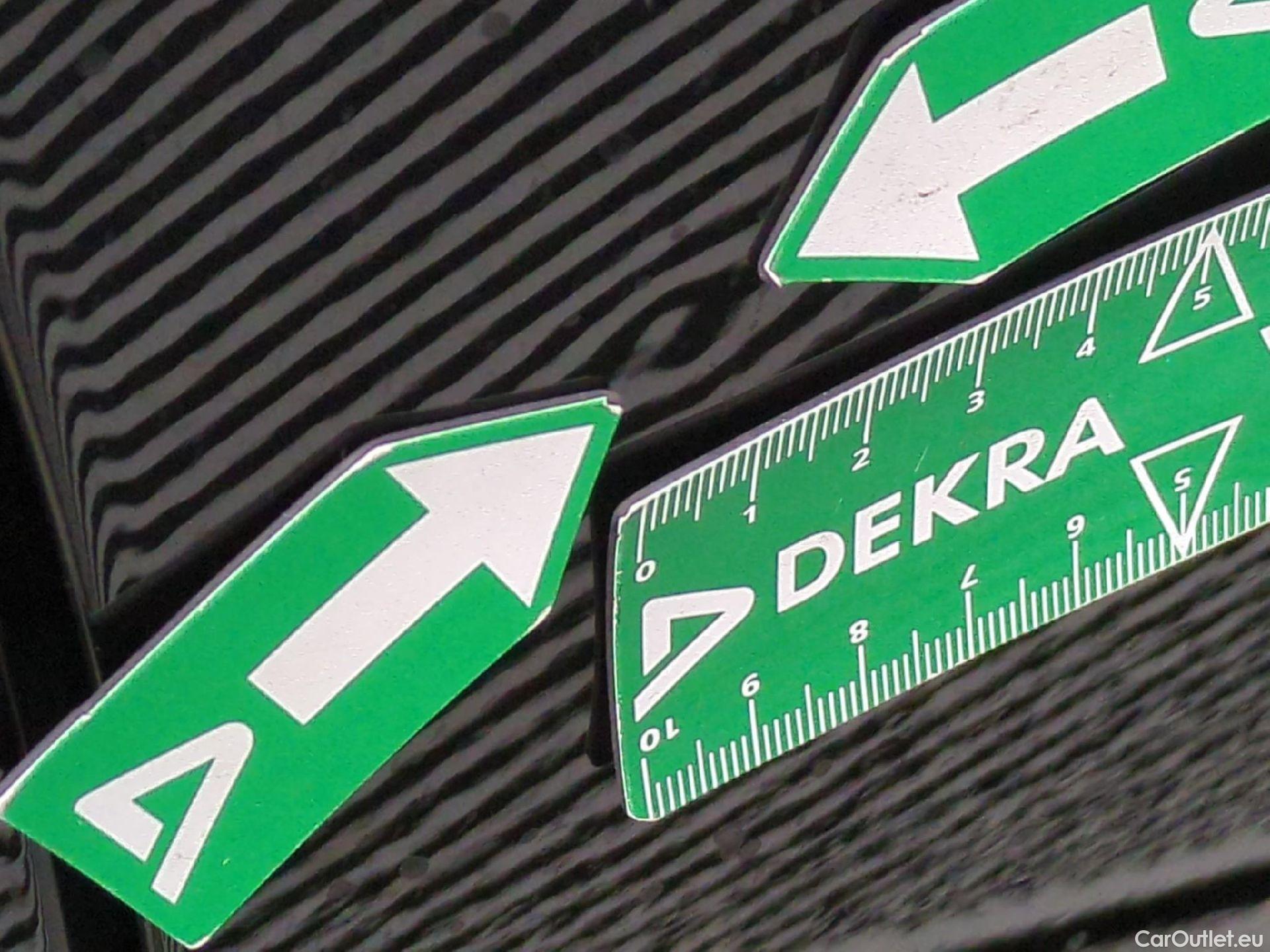  Nissan  Juke NISSAN  / 2019 / 5P / Crossover Hybrid 145 Business+ #24