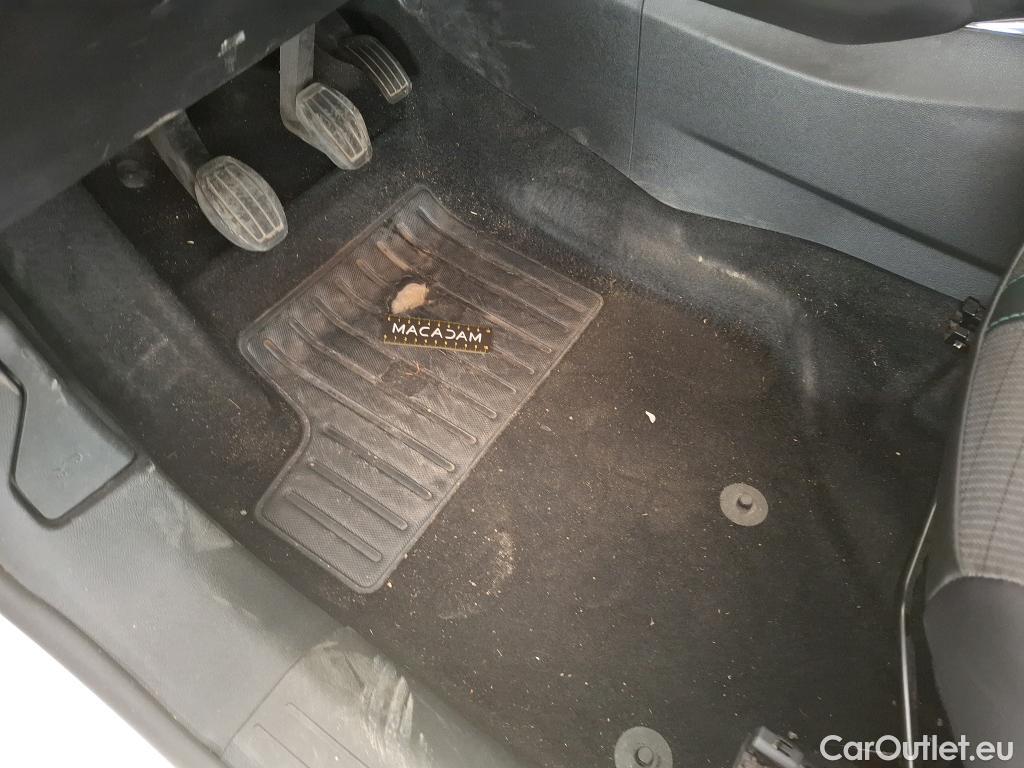  Peugeot  208  Allure Business 1.2 PureTech 100CV BVM6 E6d #1