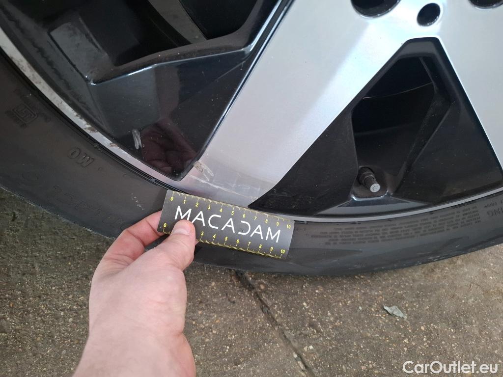  Mercedes  GLB MERCEDES-BENZ  / 2019 / 5P / SUV  200 d Business Line #31