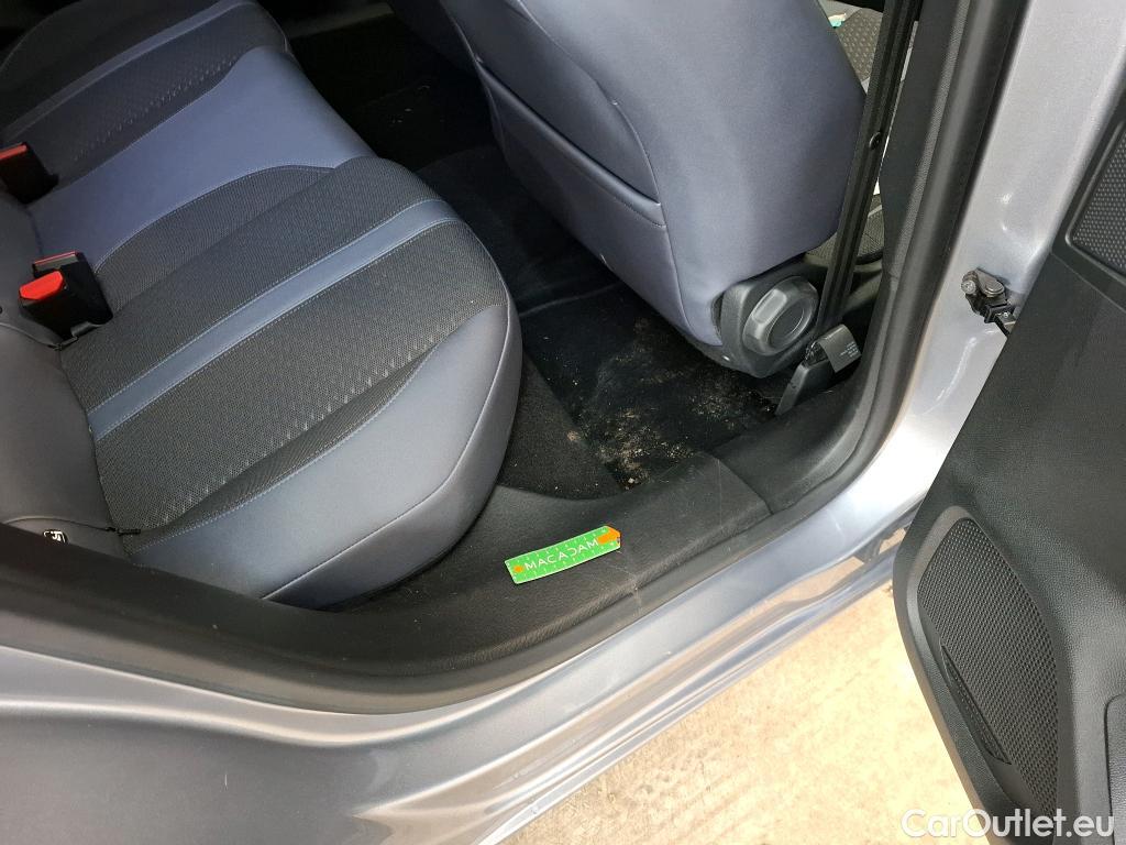  Peugeot  2008  (e-) Allure Business 50kWh BVA #35