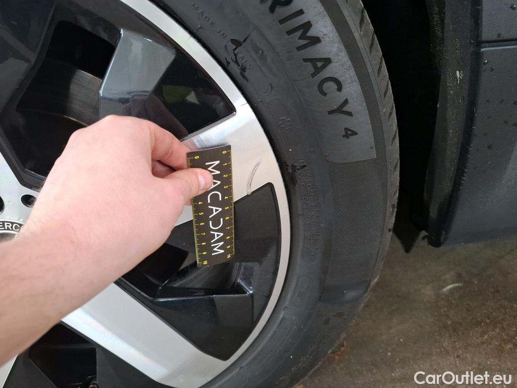  Mercedes  GLB MERCEDES-BENZ  / 2019 / 5P / SUV  200 d Business Line #21