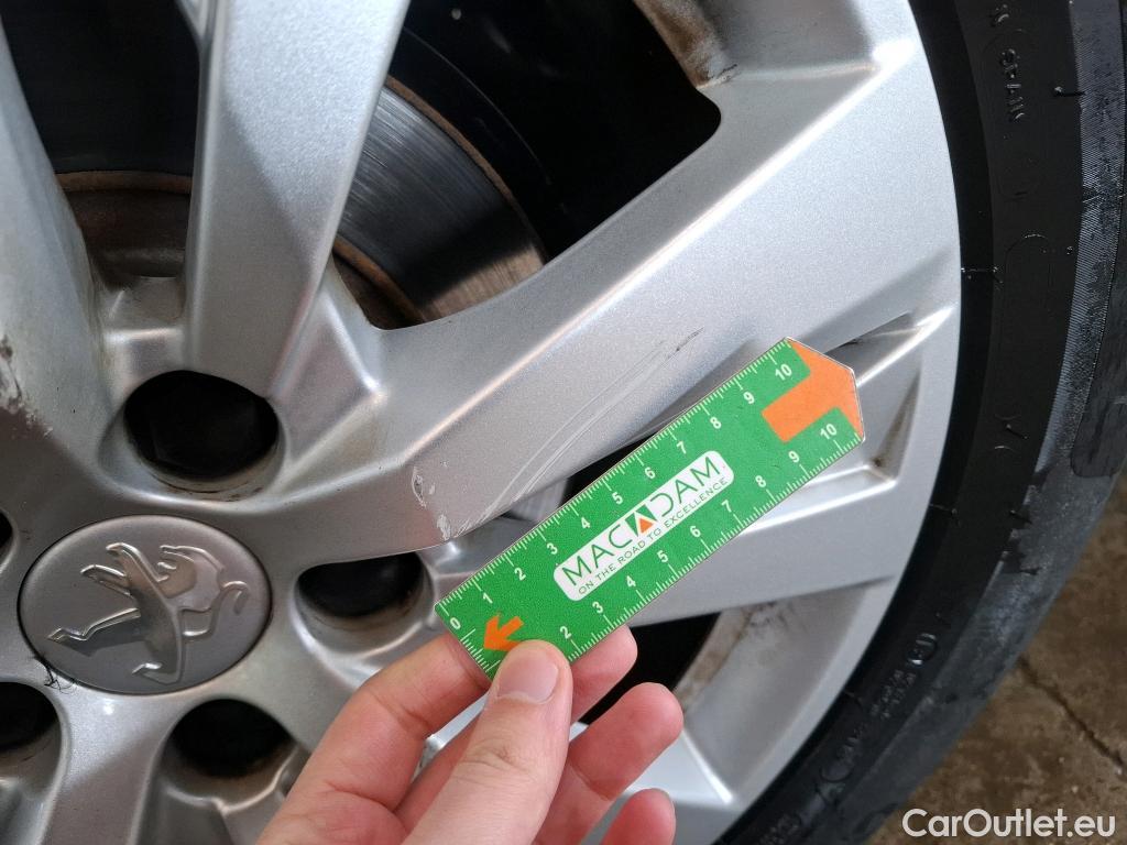  Peugeot  5008  Active Business 1.2 PureTech 130CV BVA8 E6dT #8