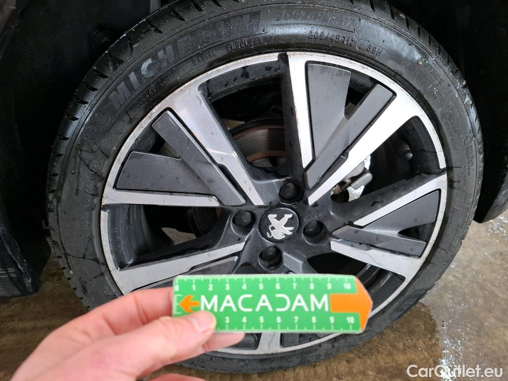  Peugeot  208  GT 1.2 PureTech 100CV BVA8 E6d #45