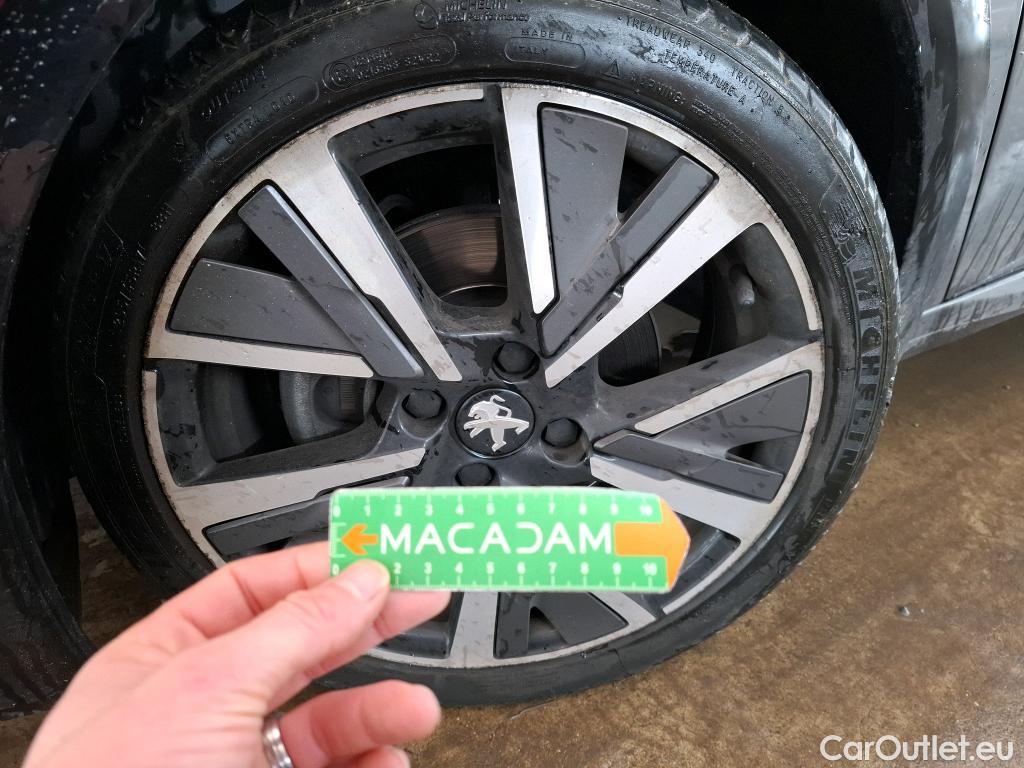  Peugeot  208  GT 1.2 PureTech 100CV BVA8 E6d #9