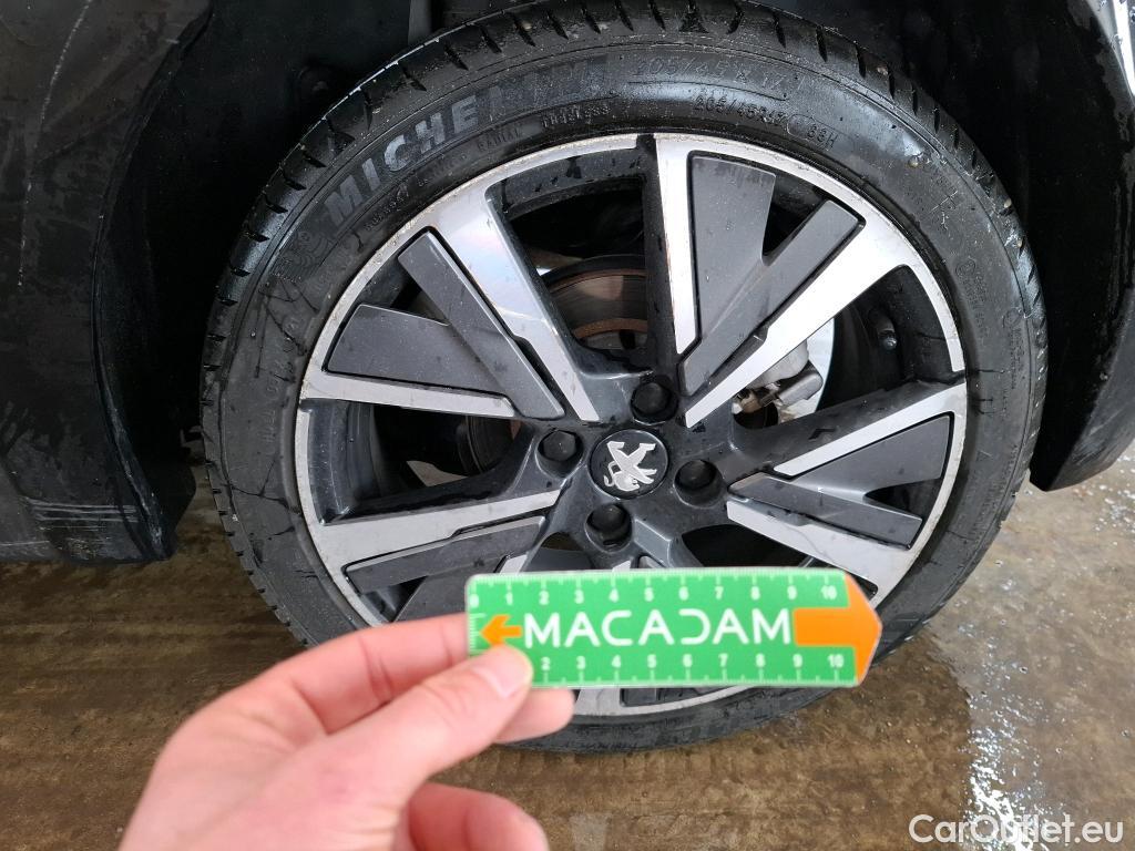  Peugeot  208  GT 1.2 PureTech 100CV BVA8 E6d #47