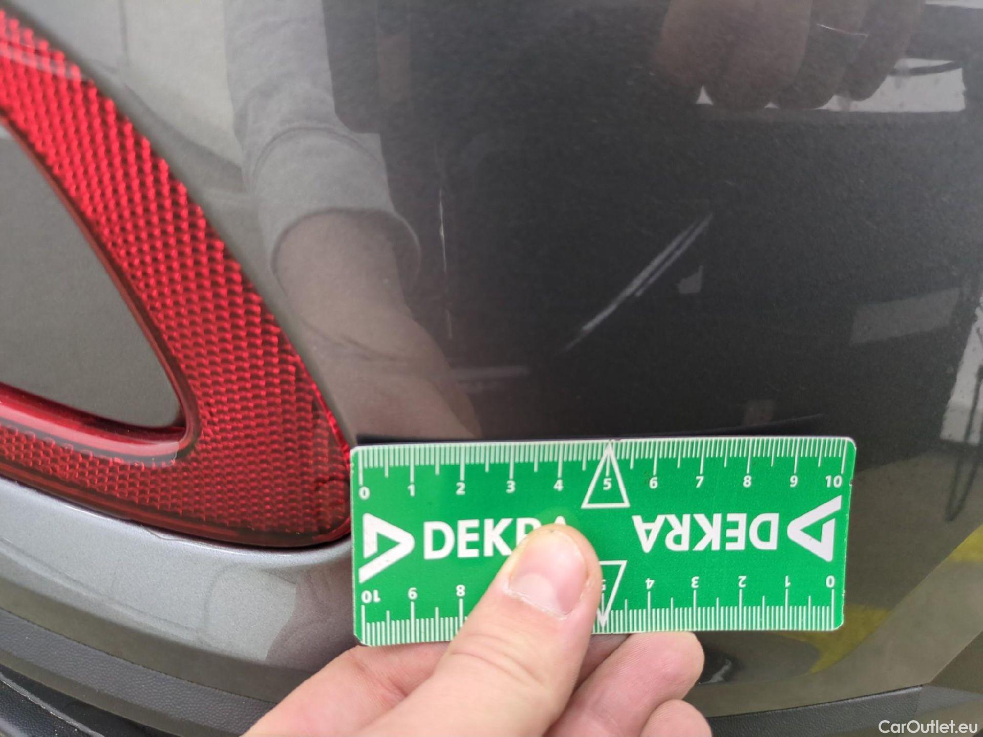  Volkswagen  T-ROC  Life Plus 2.0 TDI 115CV BVM6 E6d #17